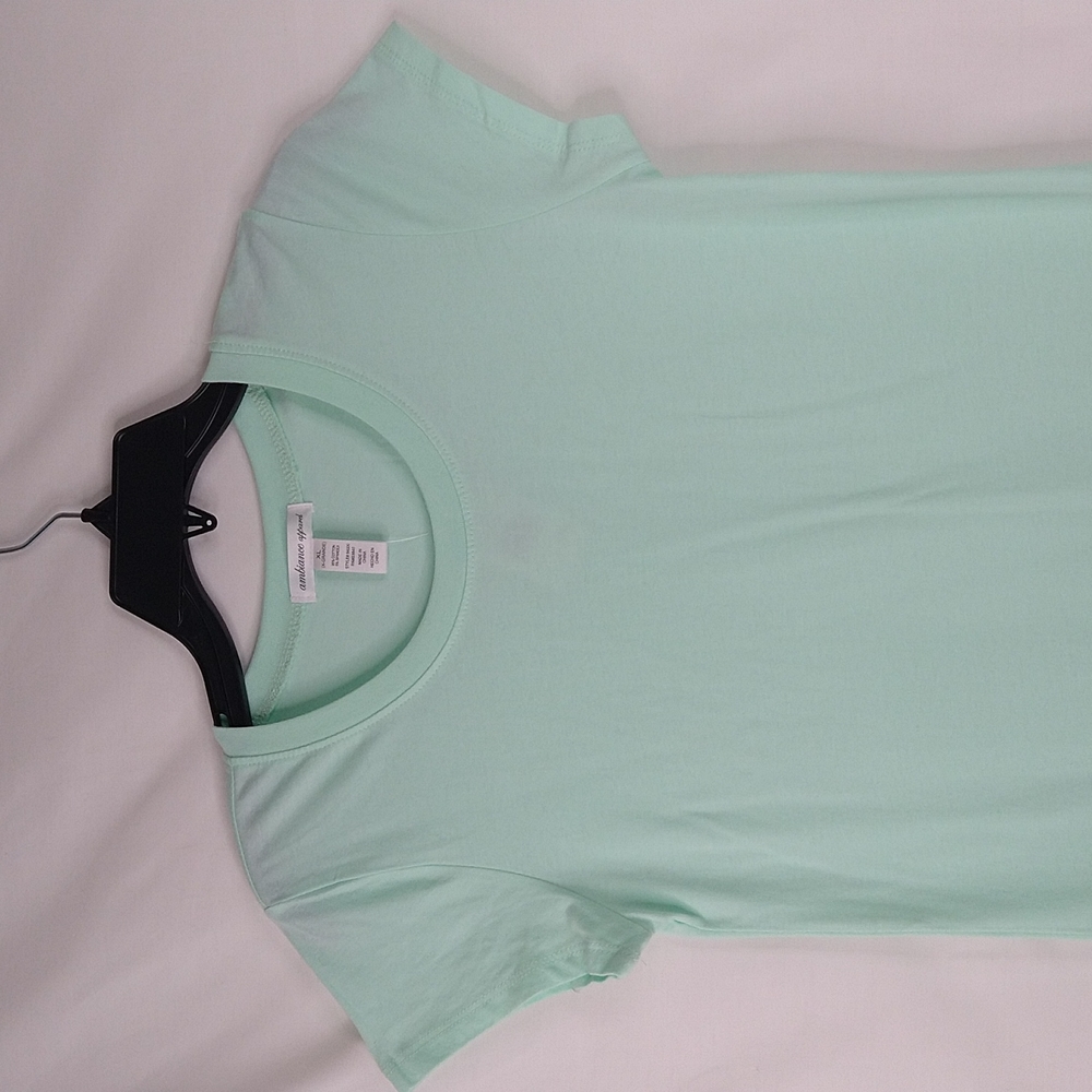 Light Green Short Sleeve Tee Shirt Size: XL - Picture 2 of 5